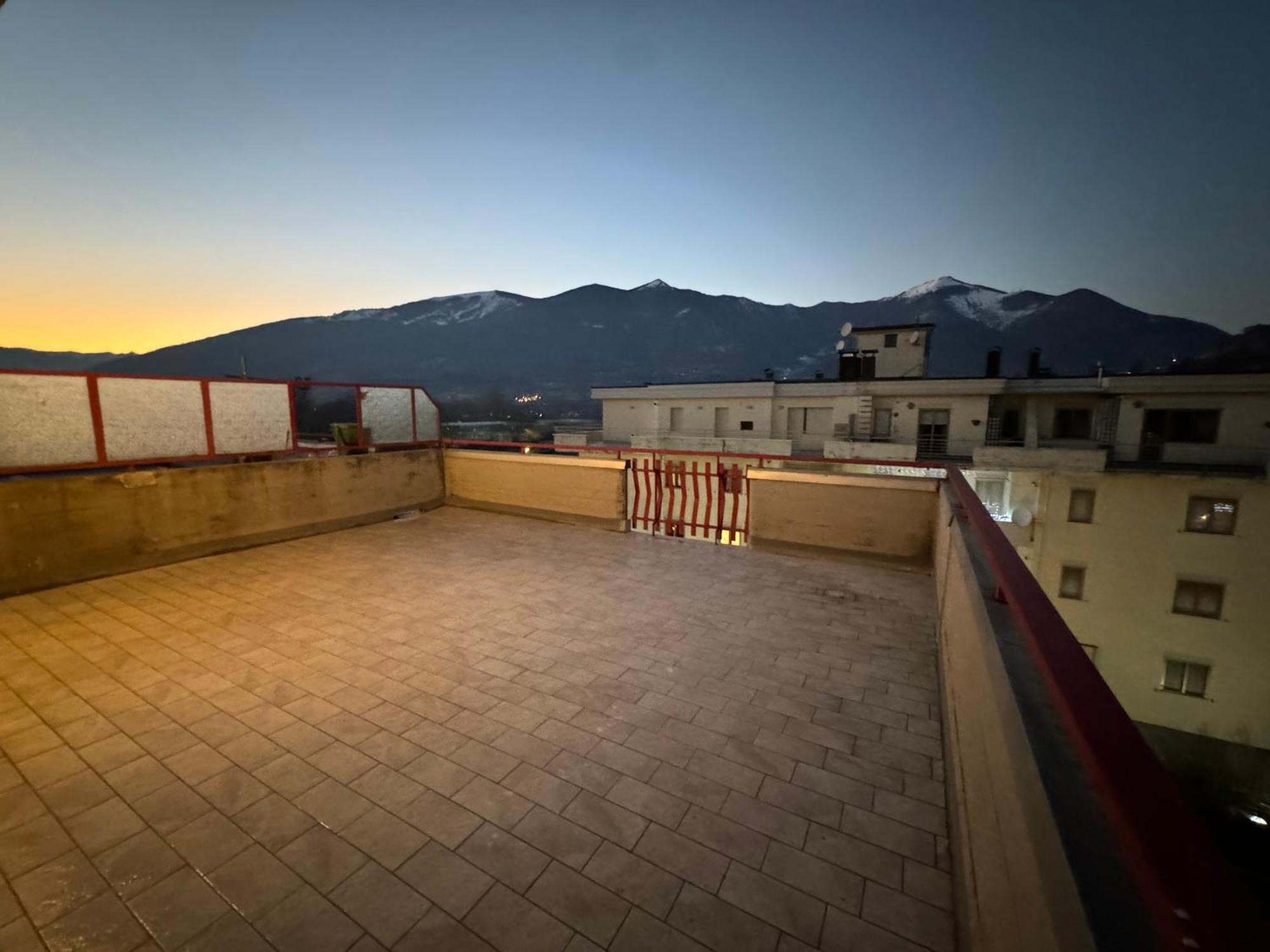 Ferienwohnung Attico - Terrazza Su Castello Castel Di Sangro Exterior foto