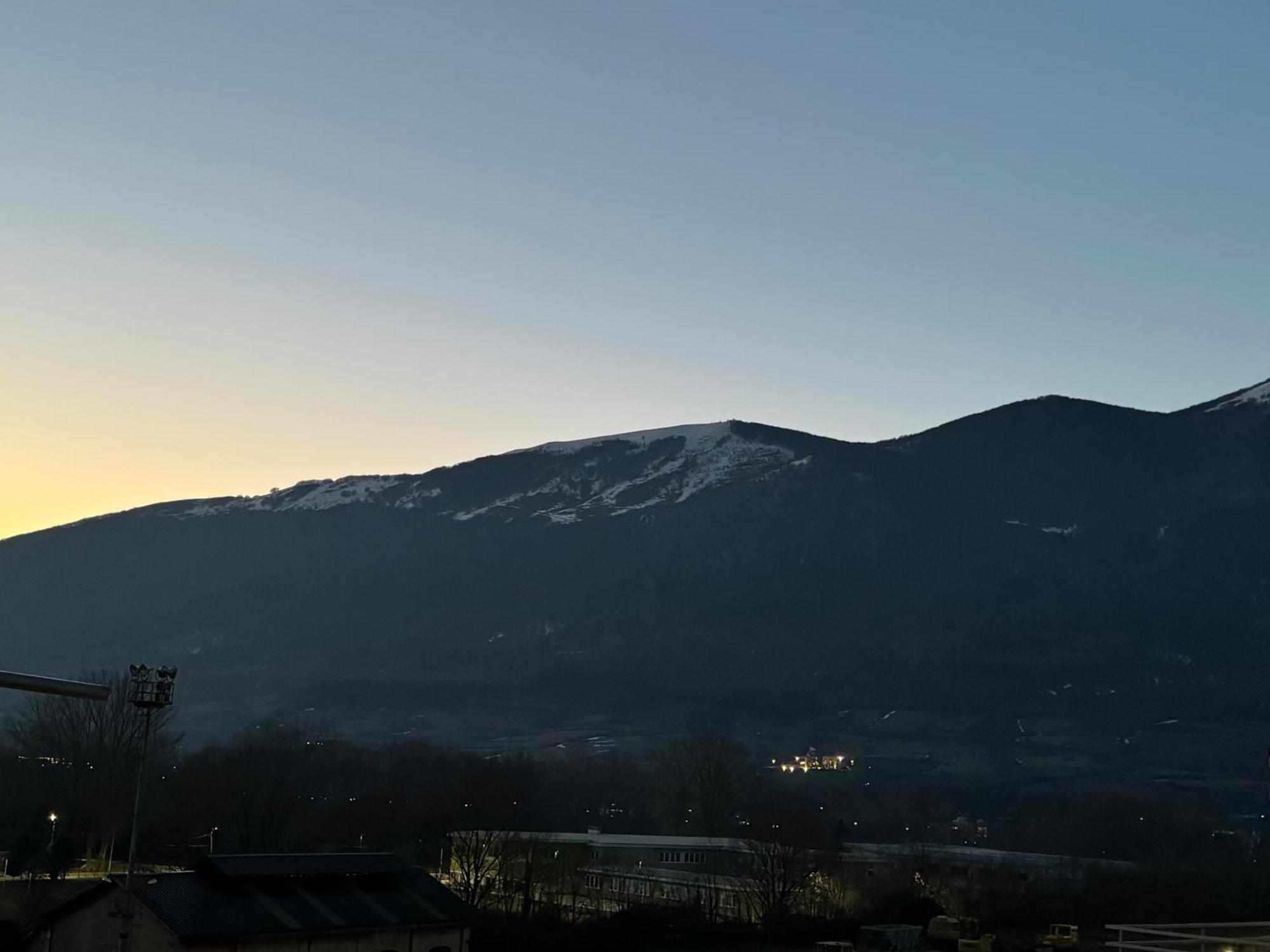 Ferienwohnung Attico - Terrazza Su Castello Castel Di Sangro Exterior foto